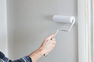 how professional painters avoid streaks and roller marks on walls